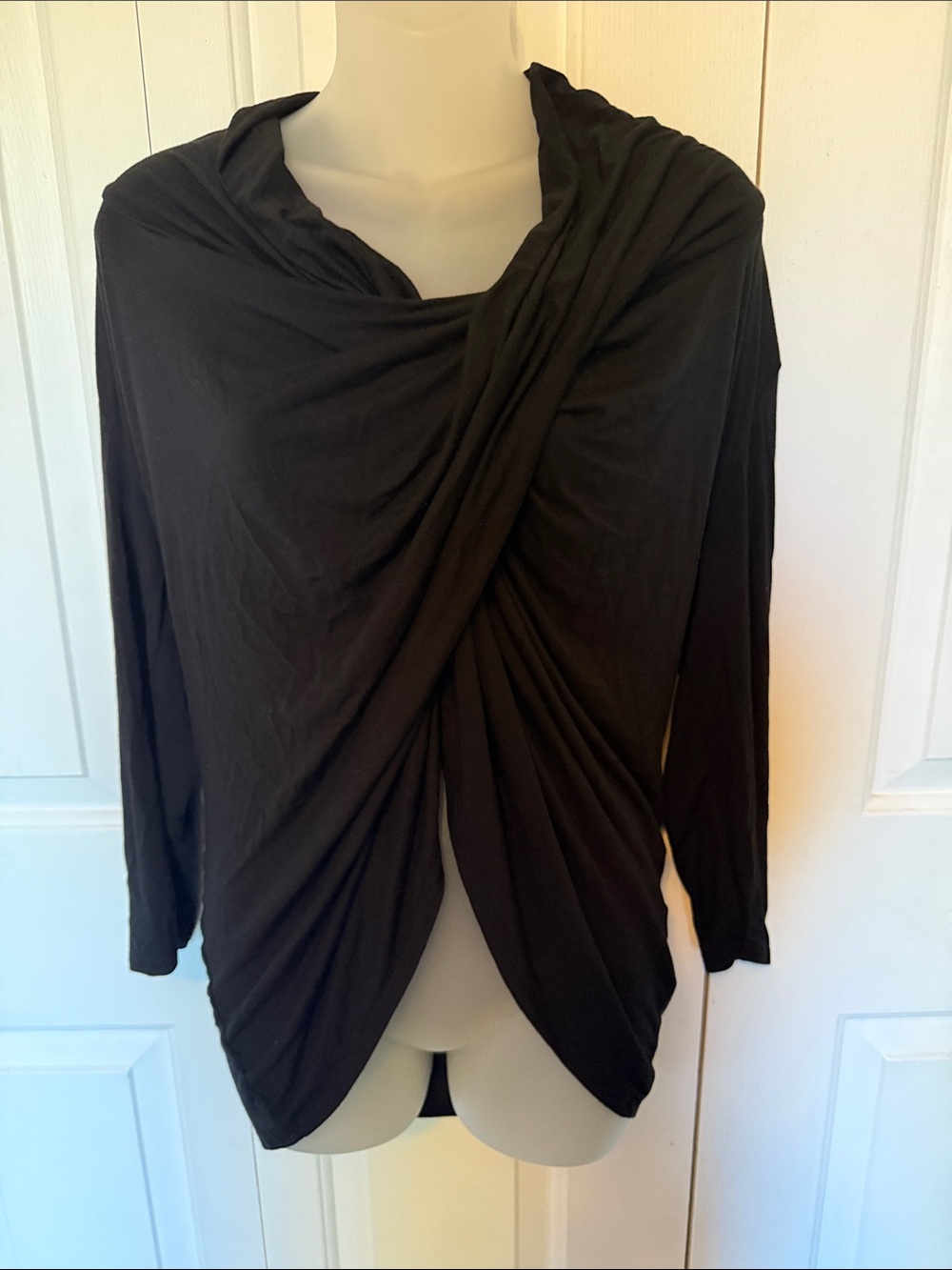 Carmen Marc Valvo Black Twist-Drape Long Sleeve Top B321